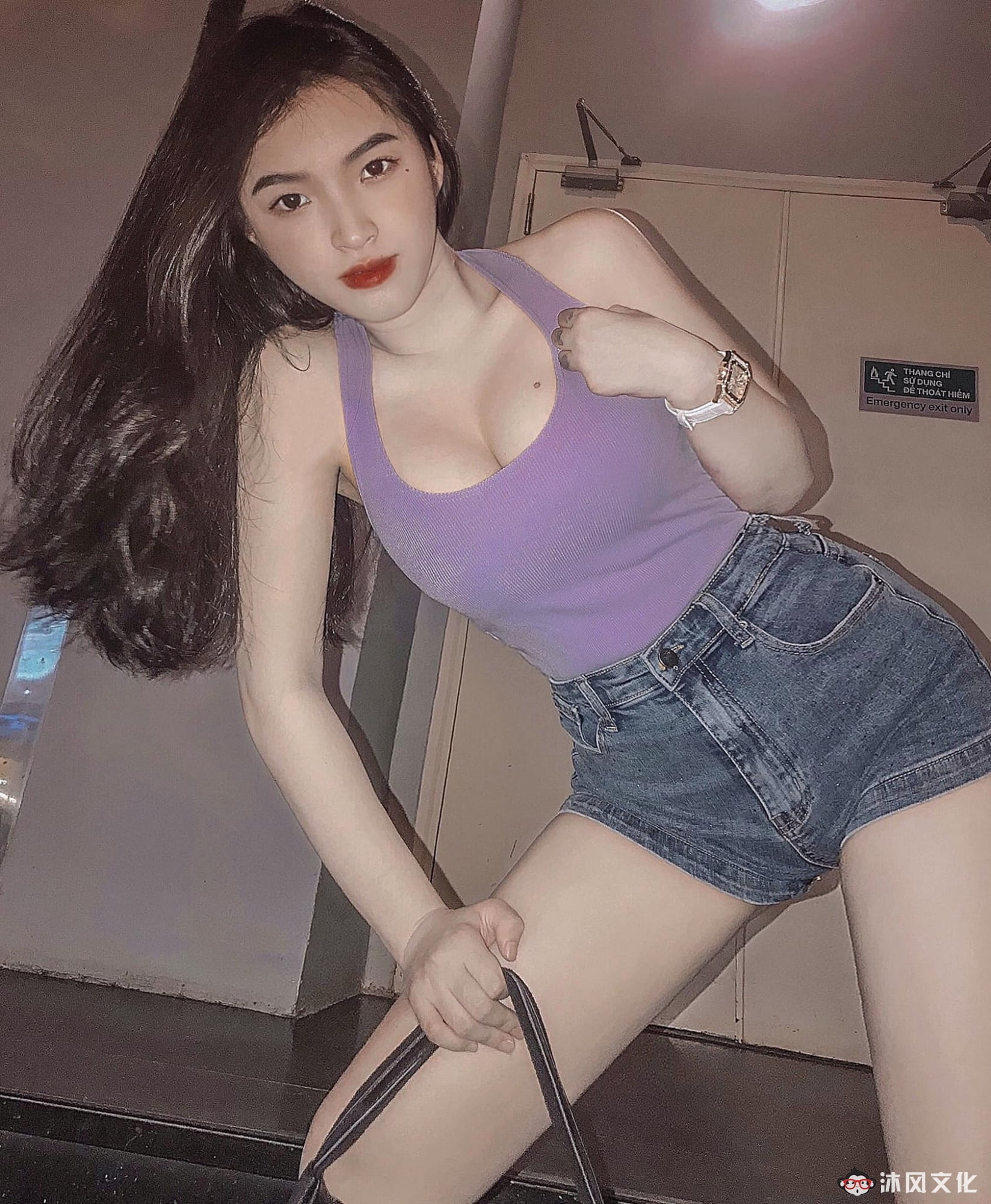 去年穿奥黛爆红的18岁越南学生妹爆近照曝光网惊:风格变好多 去年穿奥黛爆红的18岁越南学生妹爆近照曝光网惊:风格变好多