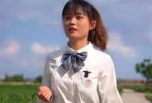 穿JK裙为父亲做饭的严素,网传2个孩子已上学,丈夫身份令人意外-沐风文化