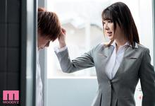 MIAA-370 偷窥巨乳美女老师「辻井ほのか」换衣服被抓包，反而被诱拐榨汁，疯狂吸取小鲜肉精气！-沐风文化