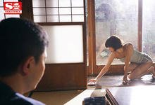 SSNI-987 乡下老家的艳遇!隔壁人妻「葵つかさ」饥渴诱惑,老公在旁照样「疯狂玩乐」!-沐风文化