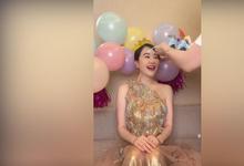 左小青晒照庆46岁生日,肤白貌美仍冻龄,女儿颜值出人意料-沐风文化